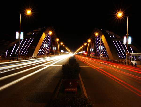 拉萨市区柳梧大桥夜景