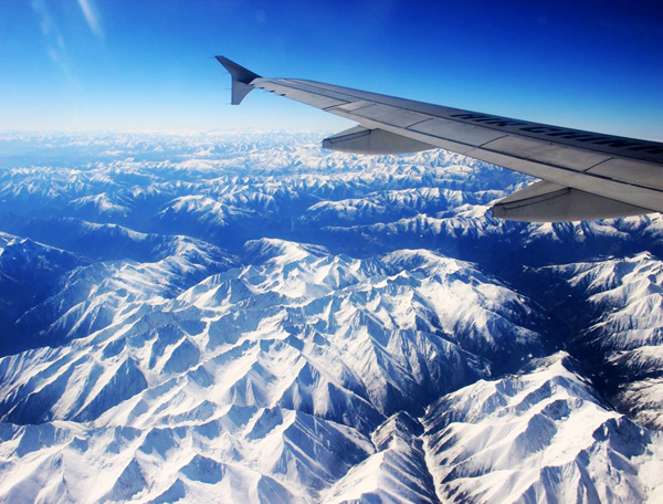 飞机上鸟瞰雪山